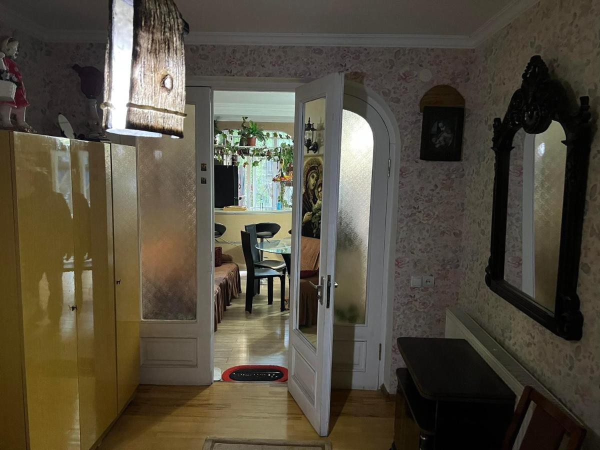 3 Room Flat In Tbilisi Bagian luar foto