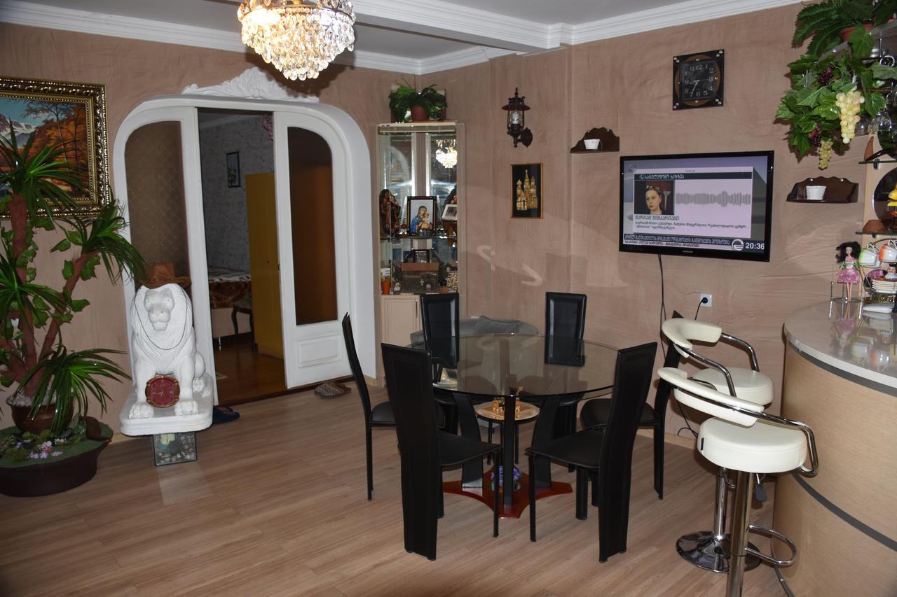 3 Room Flat In Tbilisi Bagian luar foto